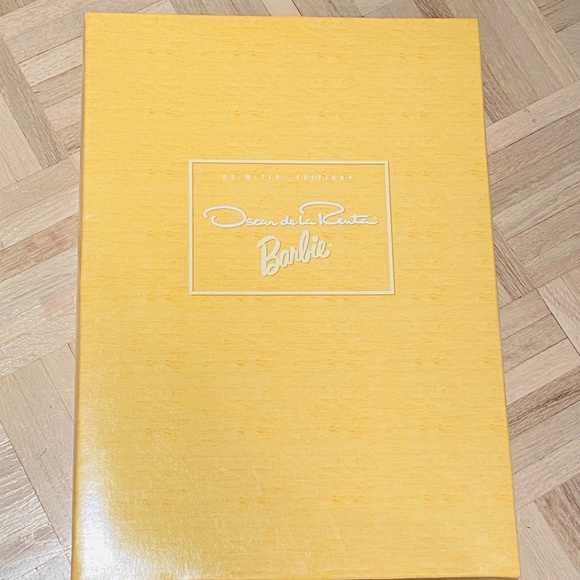 Mattel - Oscar De La Renta Barbie, Limited Edition, New In Box - Picture 2 of 2